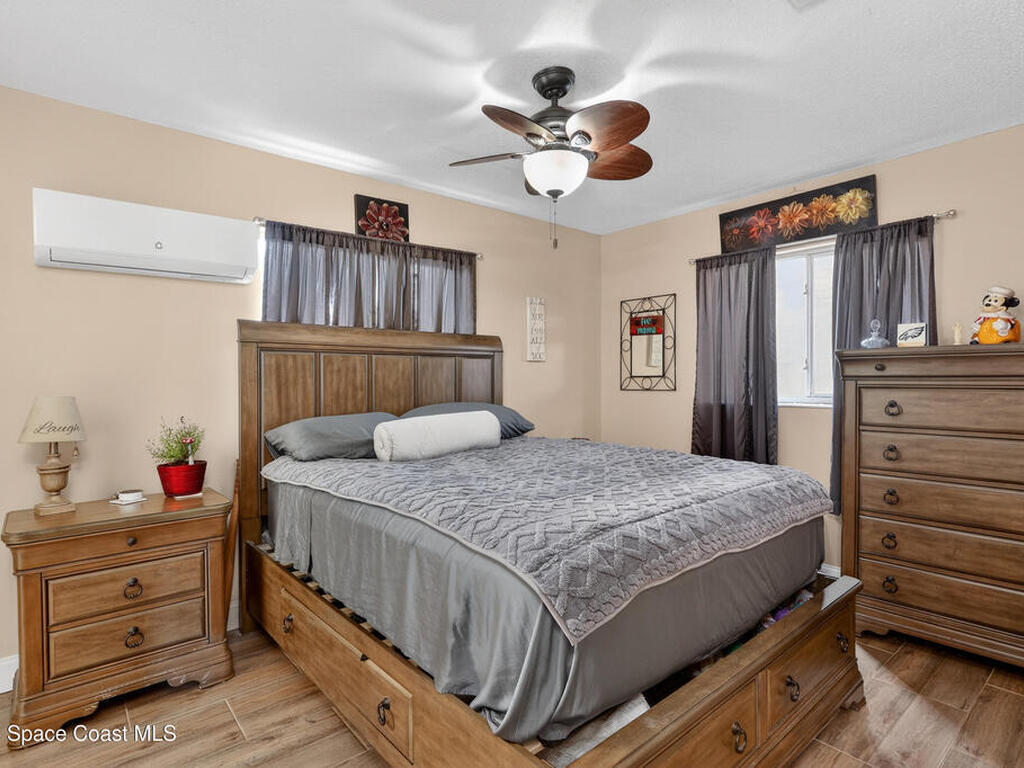 925 Lois Lane, Titusville, FL 32780