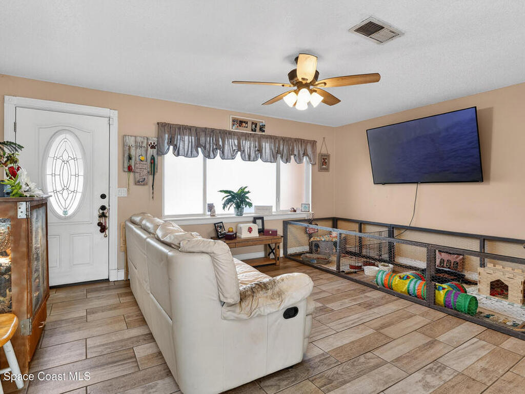 925 Lois Lane, Titusville, FL 32780