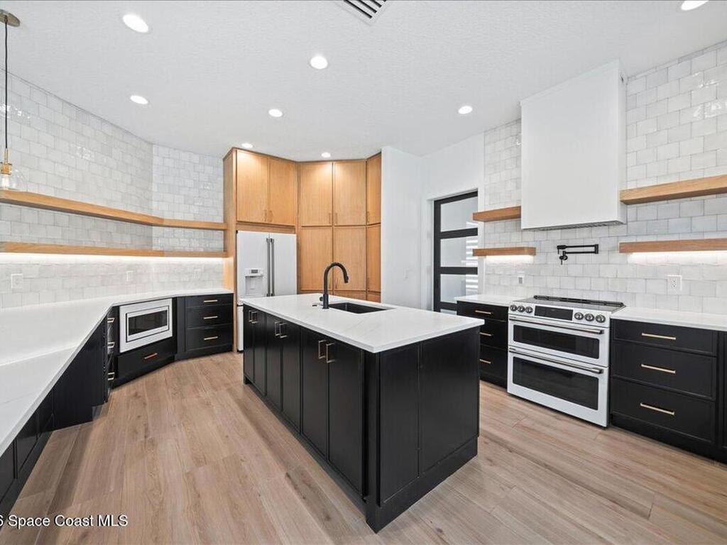 300 Amberjack Place, Melbourne Beach, FL 32951