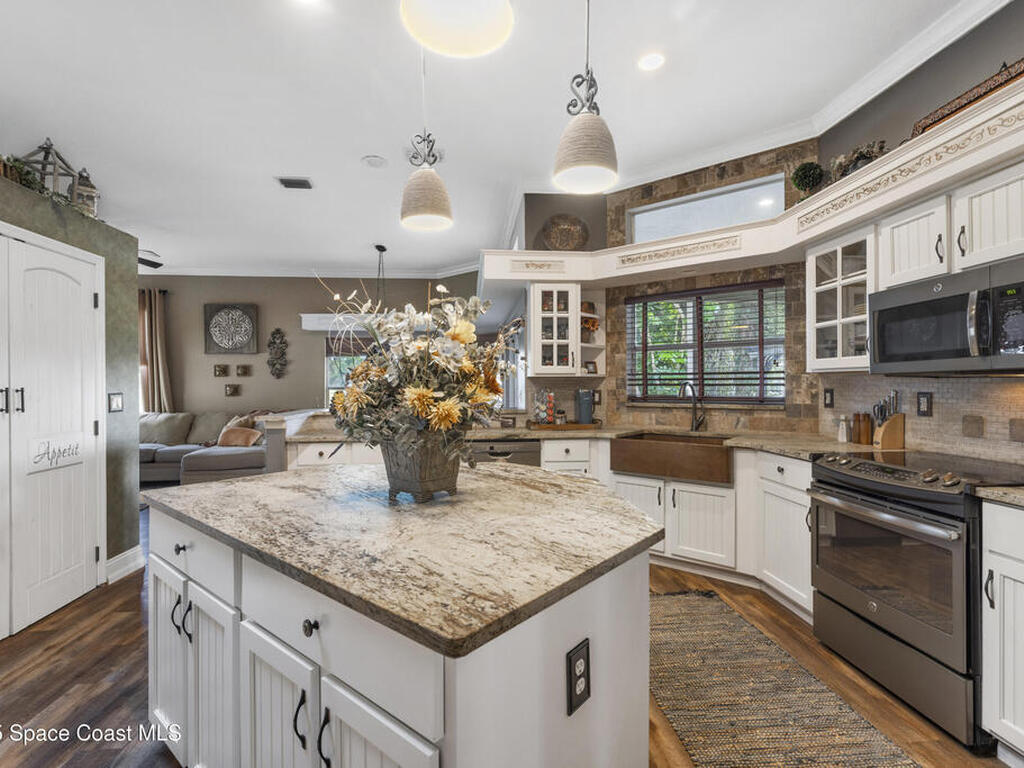 663 Sheridan Woods Drive, Melbourne, FL 32904