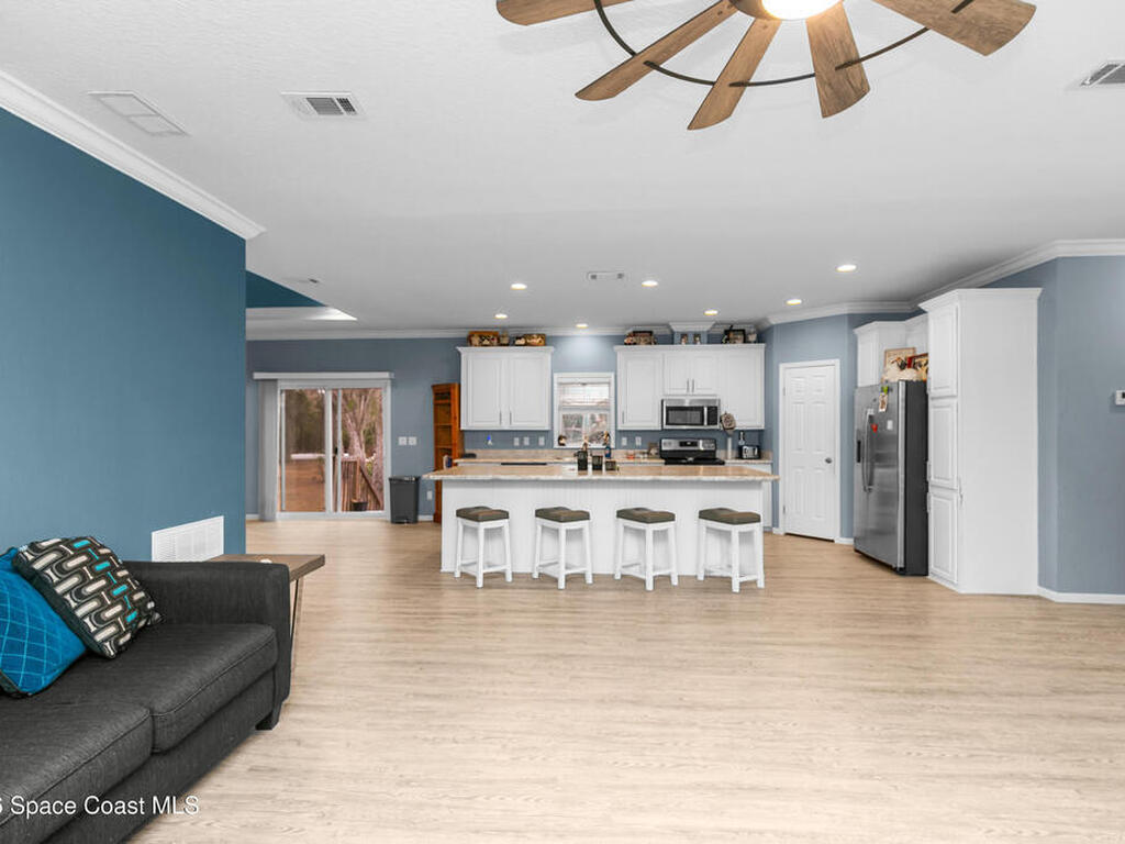 9175 Freedom Road, Mims, FL 32754