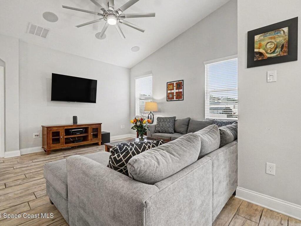 6035 Monterey Cypress Trail, Sanford, FL 32771