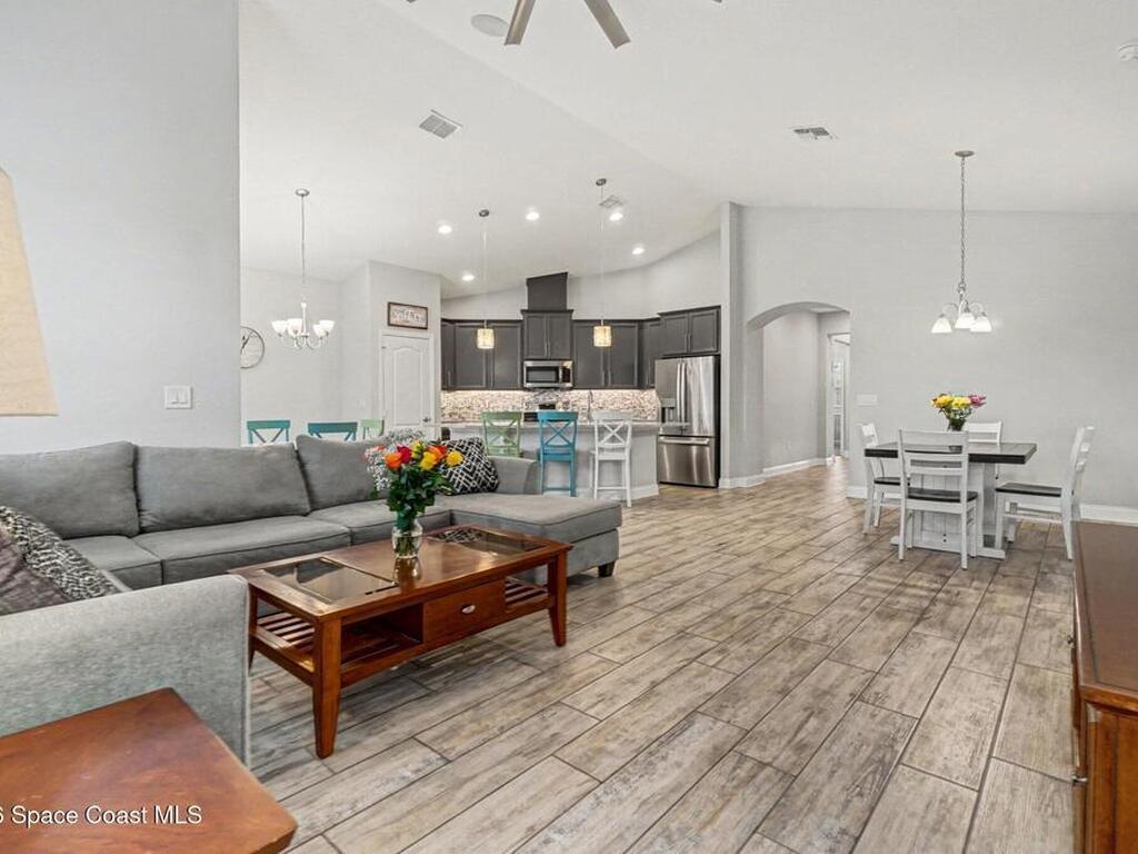 6035 Monterey Cypress Trail, Sanford, FL 32771