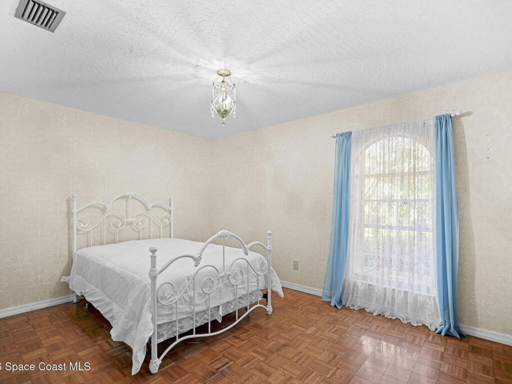 620 W Pine Road, Melbourne, FL 32904