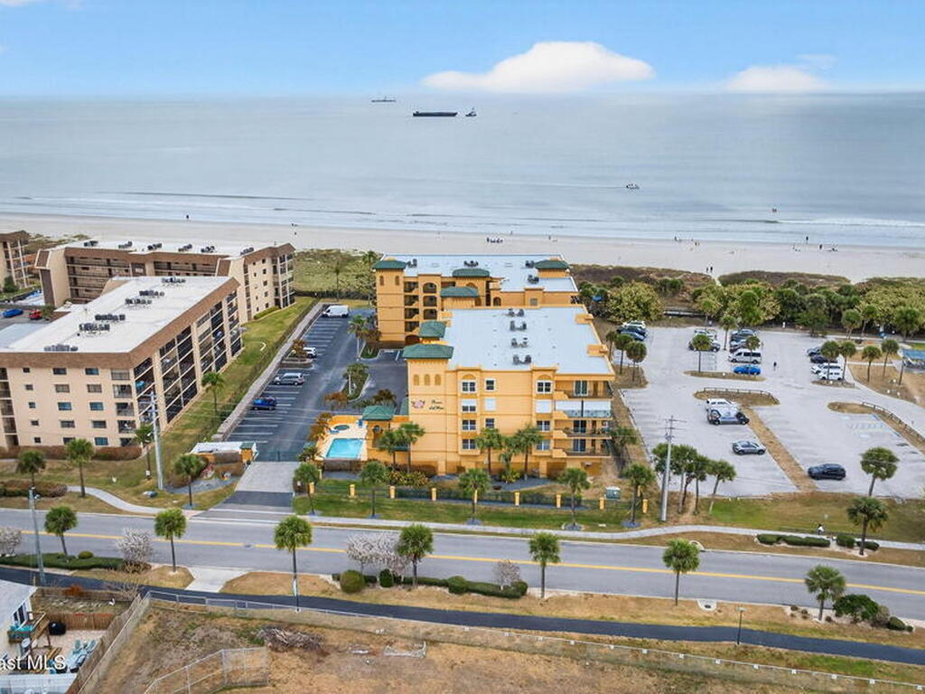 8472 Ridgewood Avenue, Cape Canaveral, FL 32920