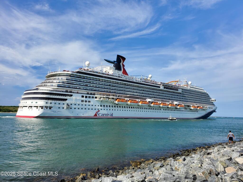 586 N Wickham Road, Melbourne, FL 32935