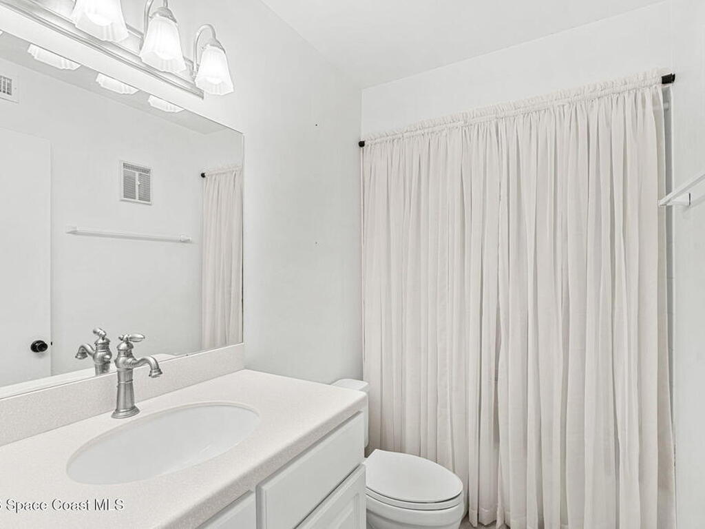 4740 Lake Waterford Way, Melbourne, FL 32901