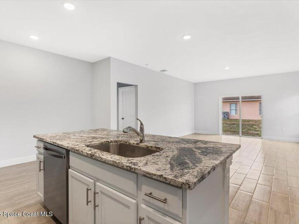 1635 19th Avenue, Vero Beach, FL 32962