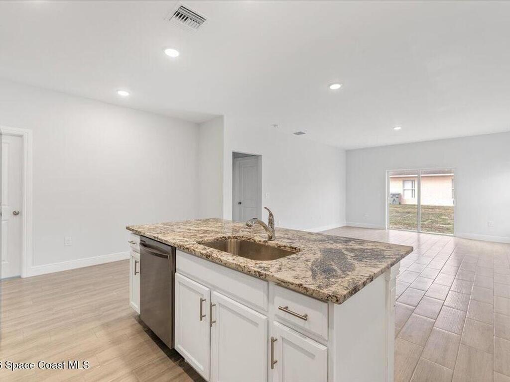 1635 19th Avenue, Vero Beach, FL 32962