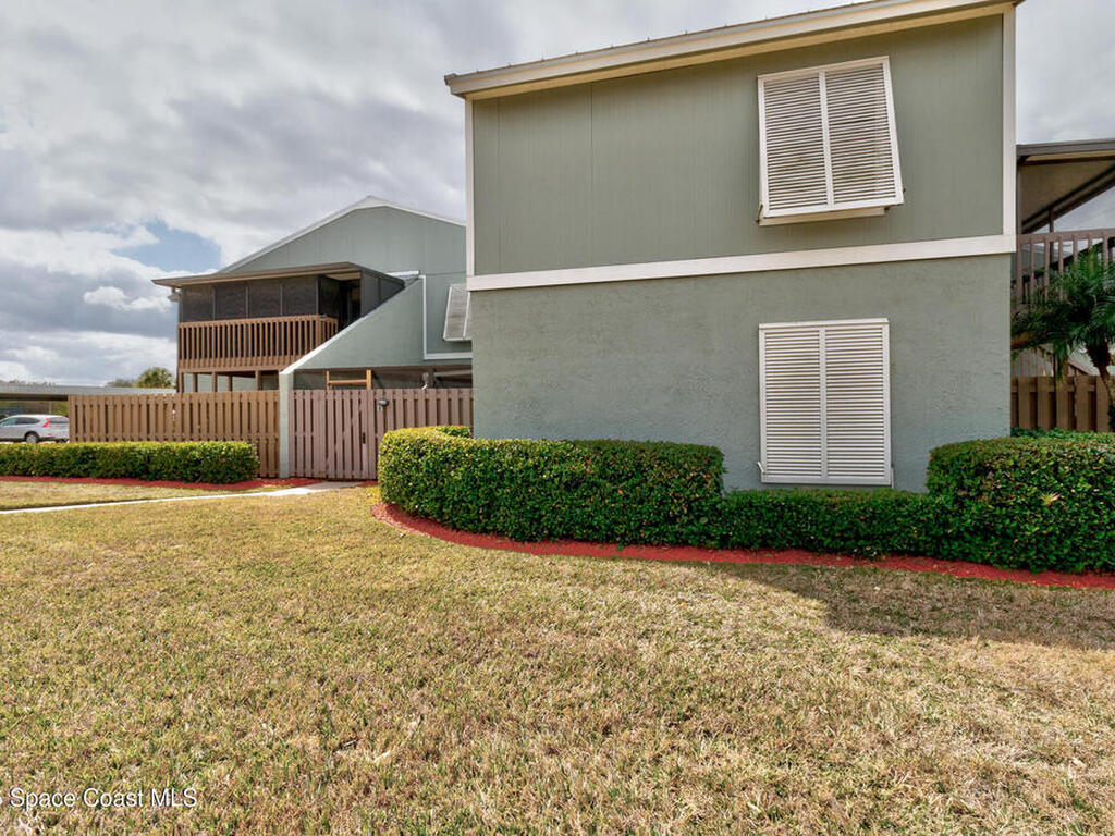 1136 Breezy Way, Sebastian, FL 32958