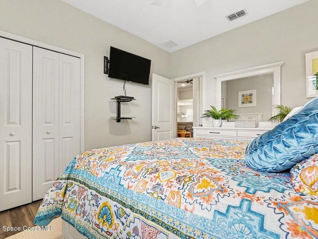 8481 Laguna Circle, Micco, FL 32976