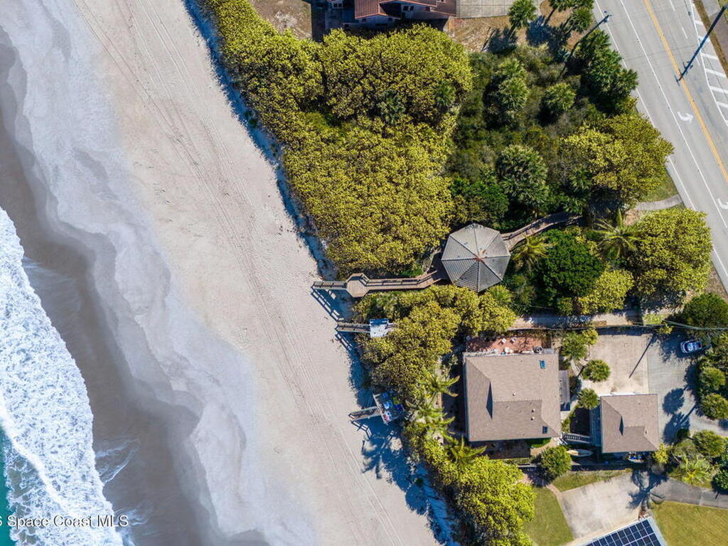 216 Glengarry Avenue, Melbourne Beach, FL 32951