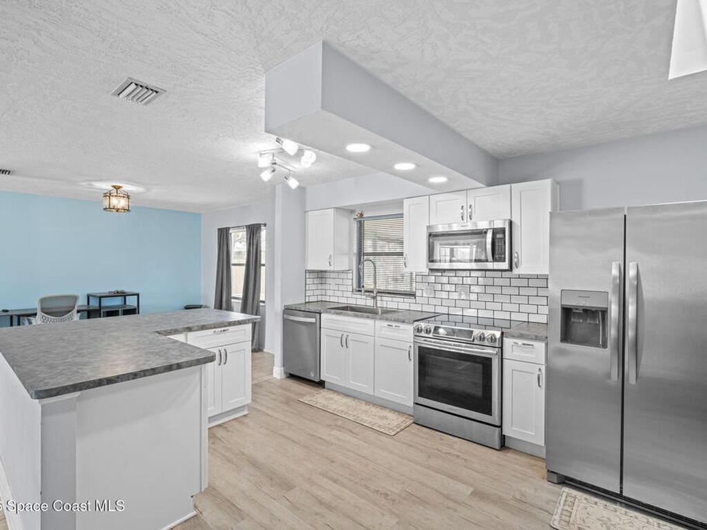 2545 Raintree Lake Circle, Merritt Island, FL 32953