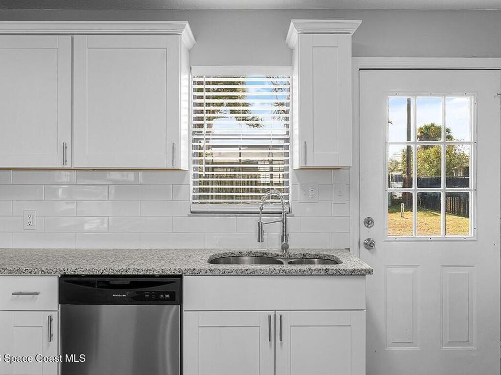 908 Landsdowne Drive, Sebastian, FL 32958