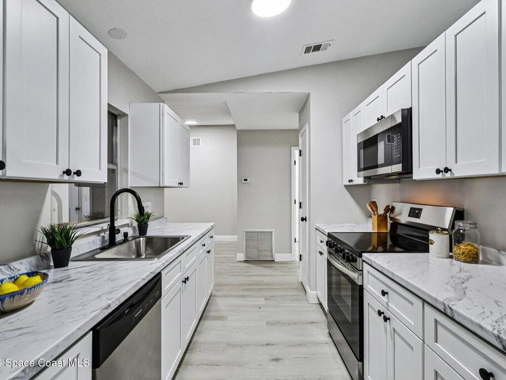 1170 Mina Avenue, Palm Bay, FL 32907