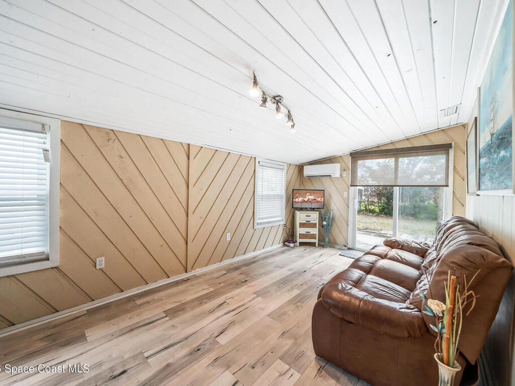 251 Avenida Del Sol, Indialantic, FL 32903