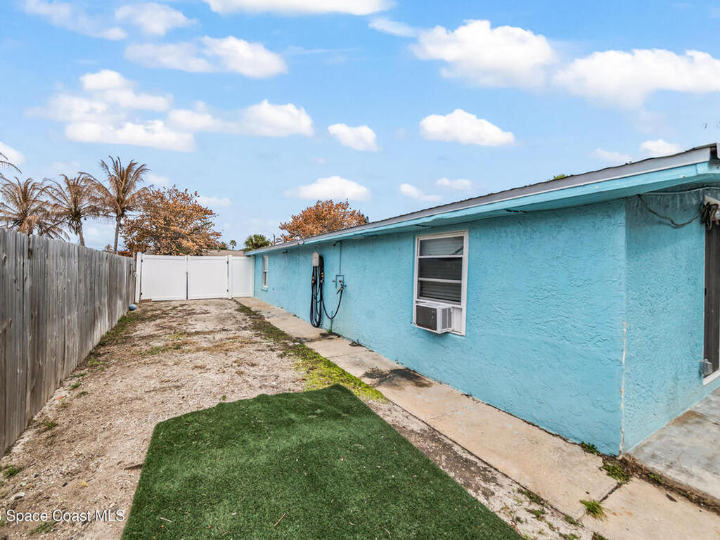 251 Avenida Del Sol, Indialantic, FL 32903