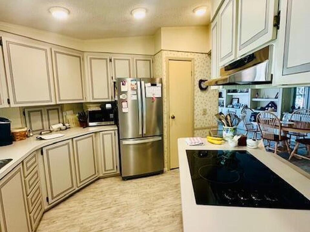 919 Jacaranda Drive, Barefoot Bay, FL 32976