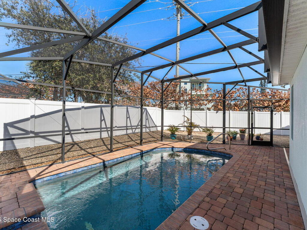 1139 S Brevard Avenue, Cocoa Beach, FL 32931