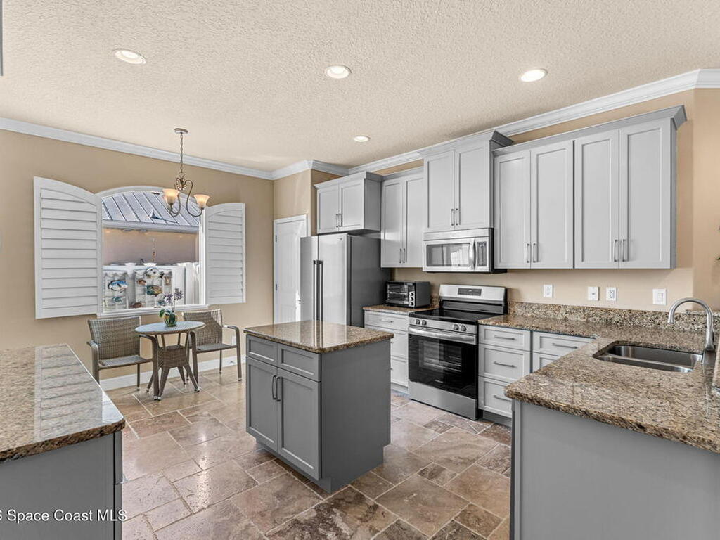 1139 S Brevard Avenue, Cocoa Beach, FL 32931