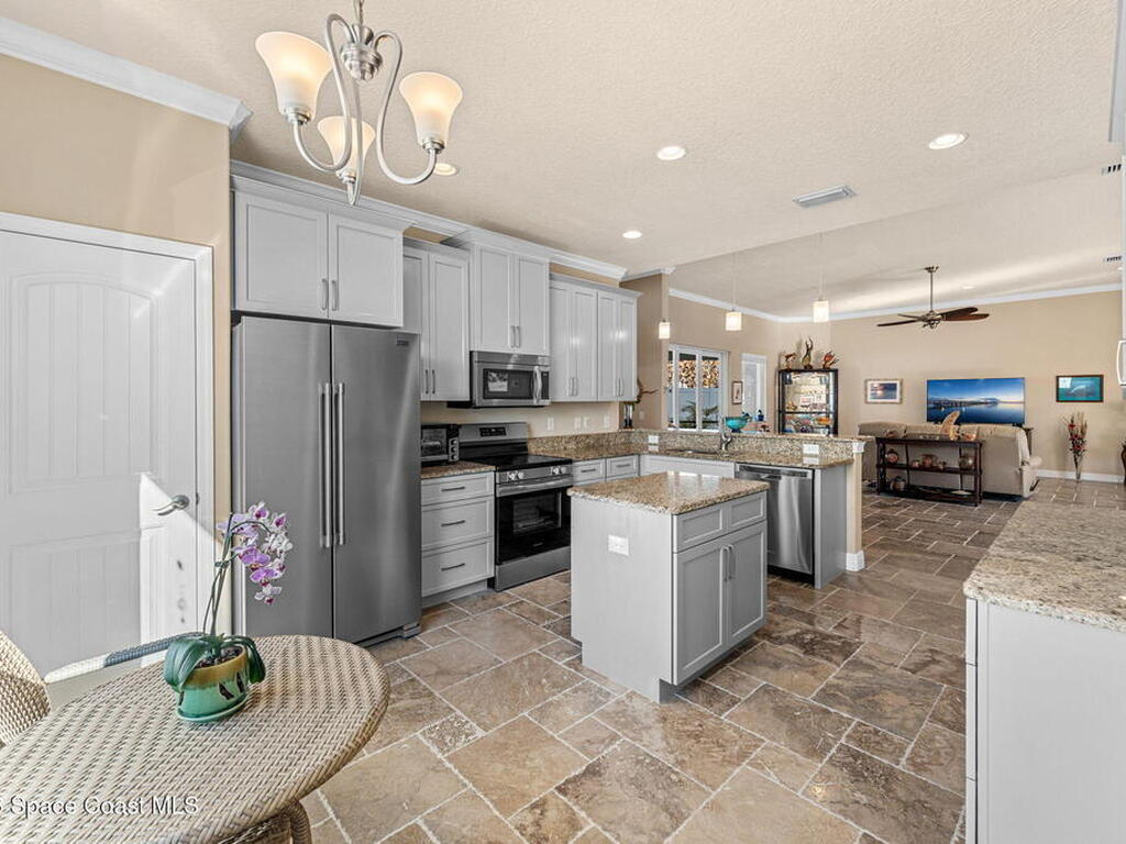 1139 S Brevard Avenue, Cocoa Beach, FL 32931