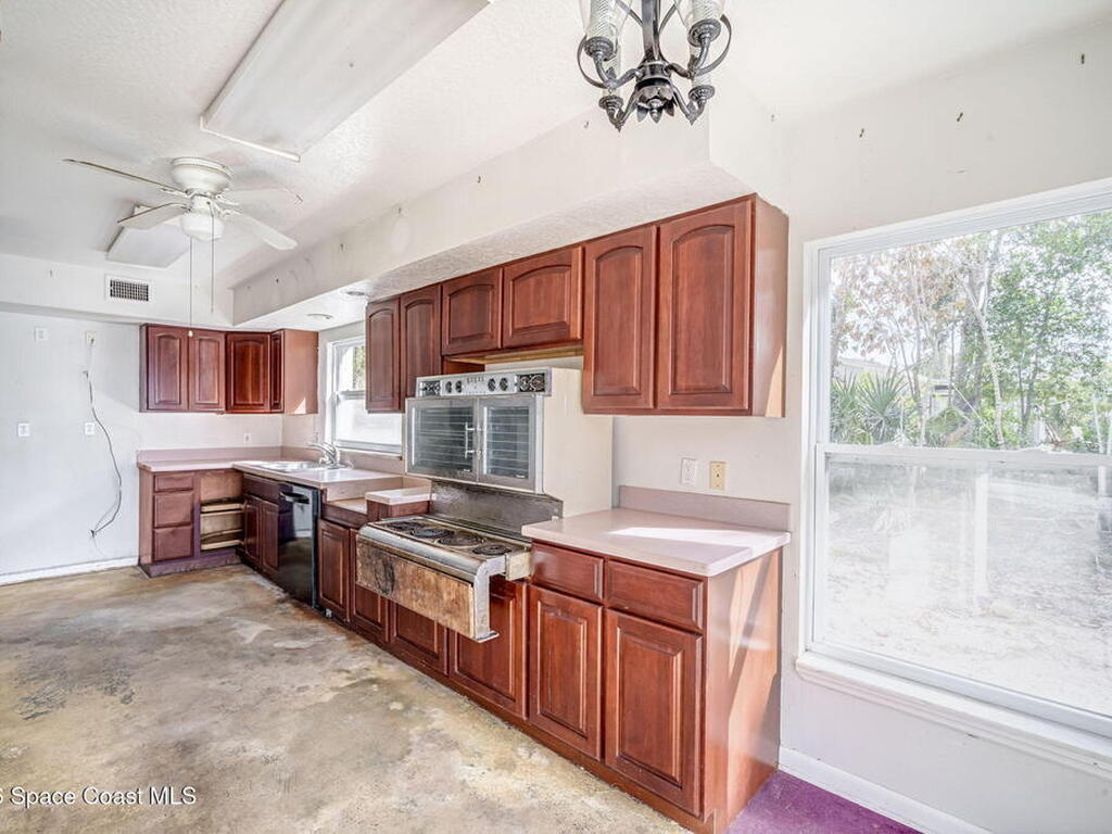 535 Robinhood Drive, Merritt Island, FL 32953