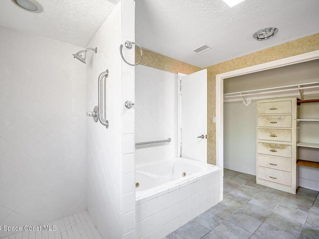 535 Robinhood Drive, Merritt Island, FL 32953