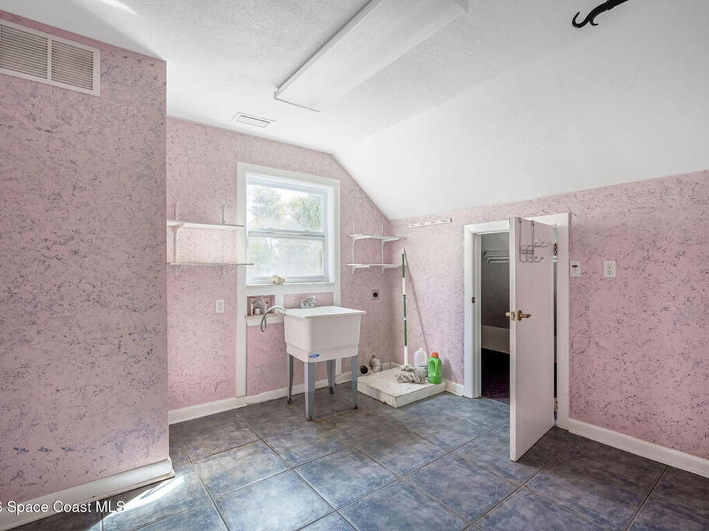 535 Robinhood Drive, Merritt Island, FL 32953