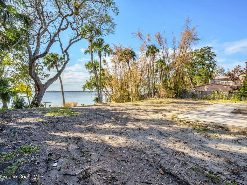 535 Robinhood Drive, Merritt Island, FL 32953