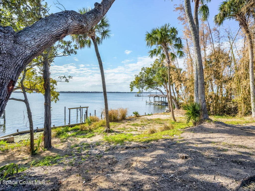 535 Robinhood Drive, Merritt Island, FL 32953