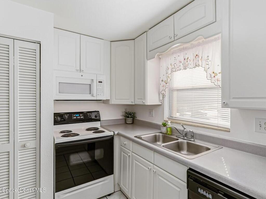 2501 Sand Trap Lane, Melbourne, FL 32935