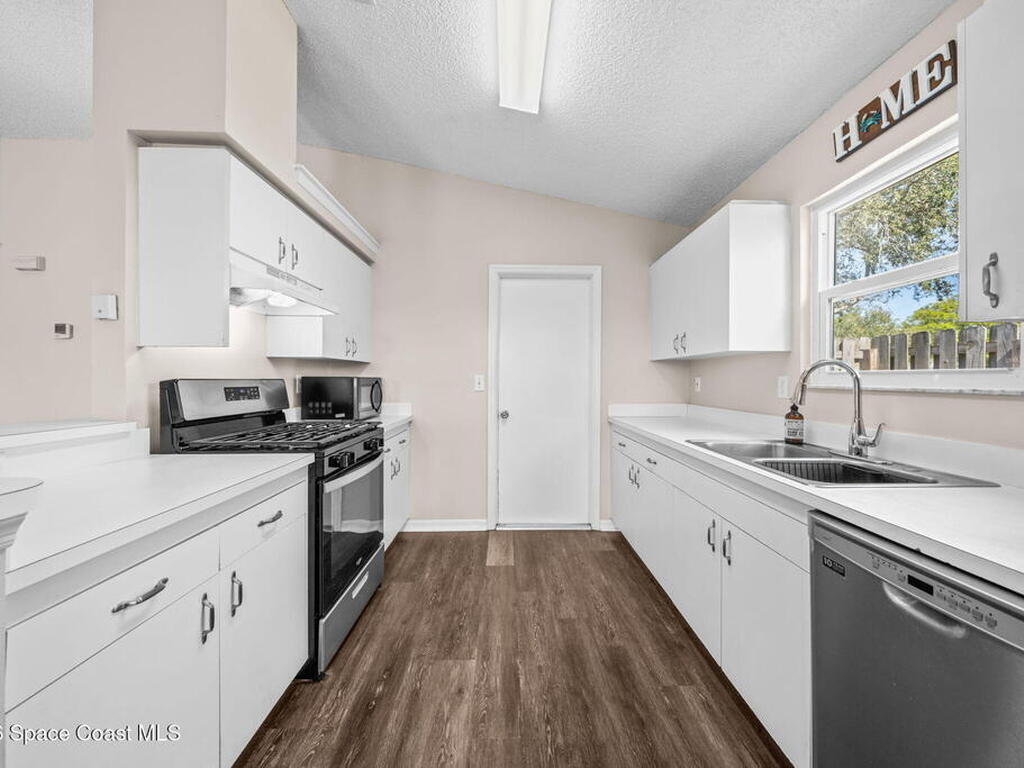 7217 Hammock Lakes Drive, Suntree, FL 32940