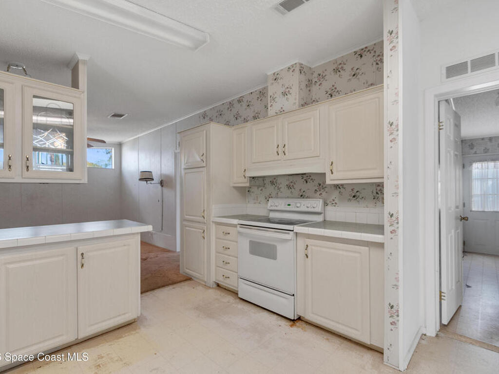 8142 Meadowlark Lane, Port St. Lucie, FL 34952