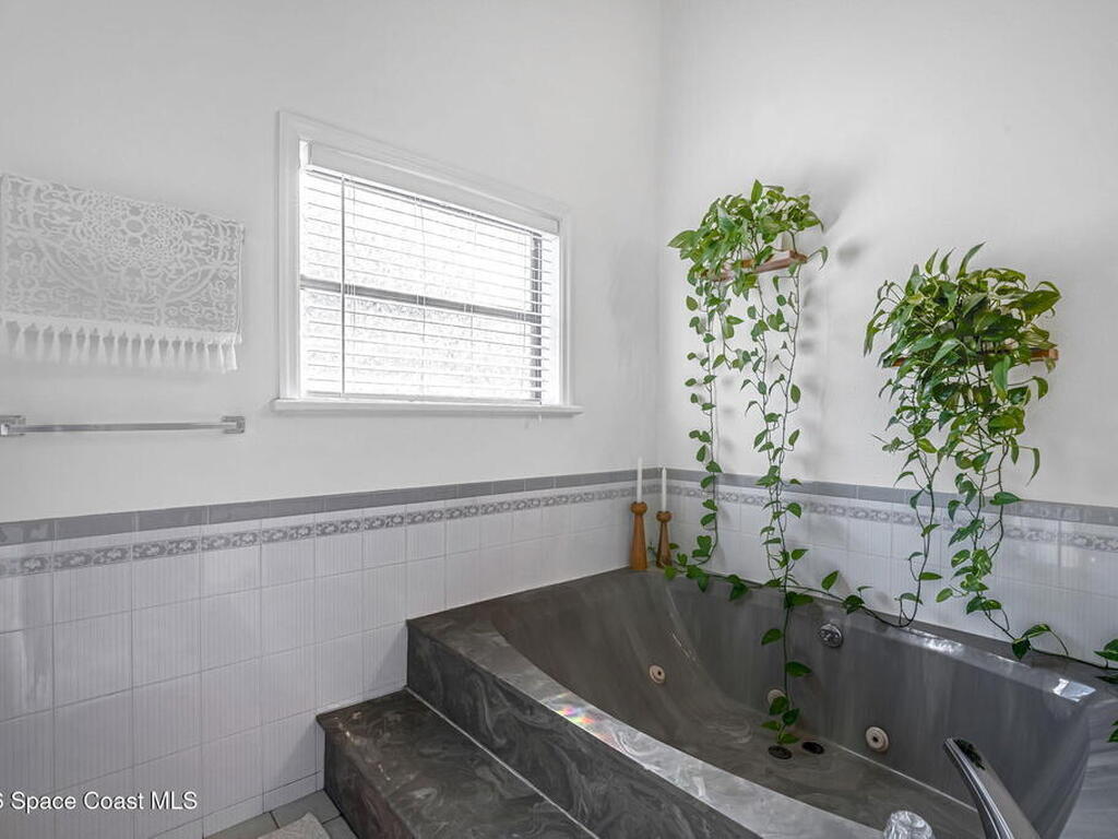 25 Greenwood Lane, Cocoa Beach, FL 32931