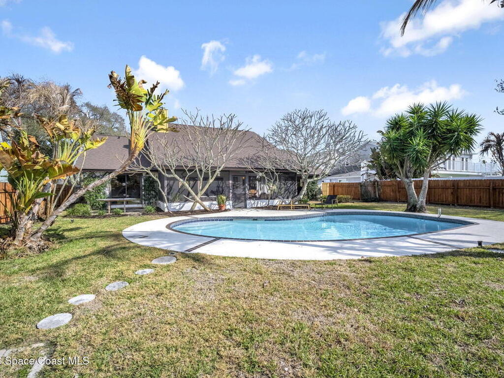 25 Greenwood Lane, Cocoa Beach, FL 32931