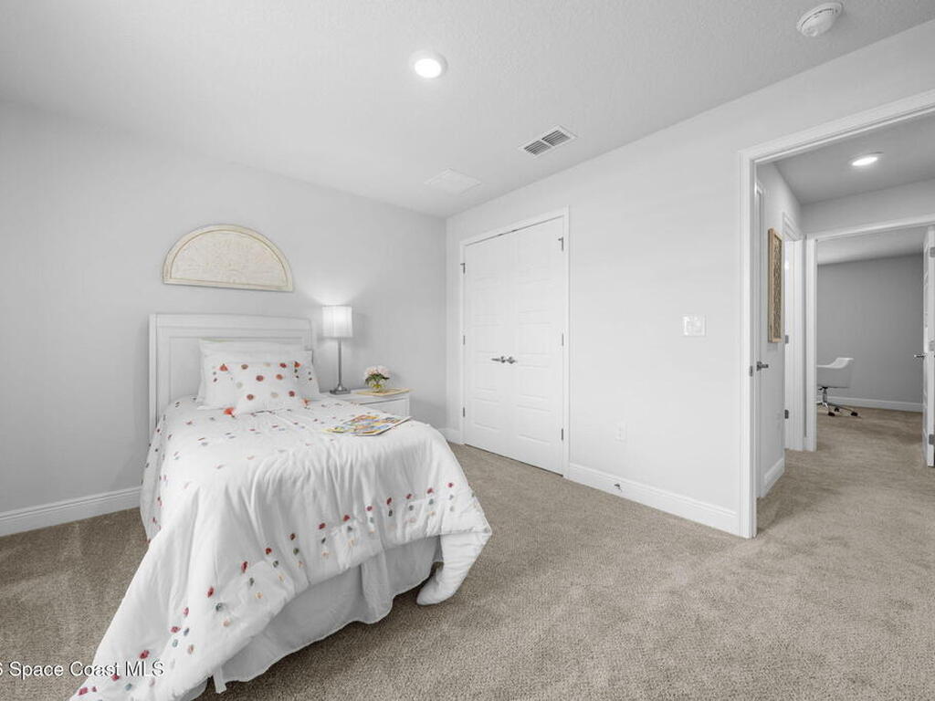 987 Le Baron Street, Palm Bay, FL 32908