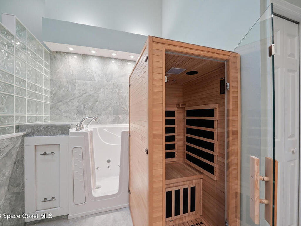 711 Kenwood Circle, Melbourne, FL 32940