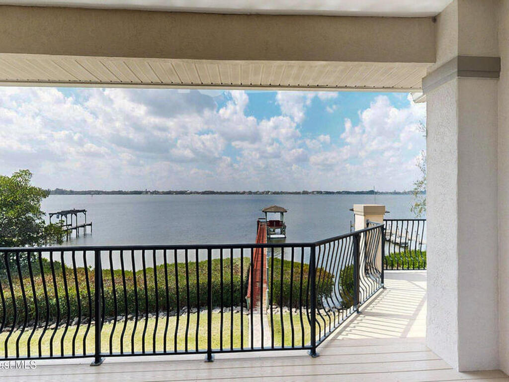 650 Loggerhead Island Drive, Satellite Beach, FL 32937