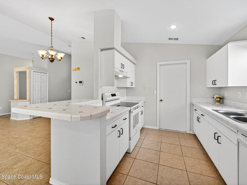 7022 Hammock Trace Drive, Suntree, FL 32940