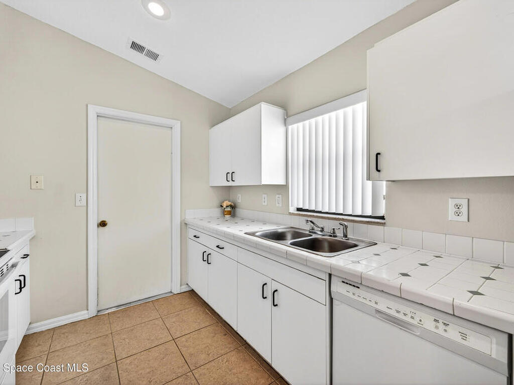 7022 Hammock Trace Drive, Suntree, FL 32940