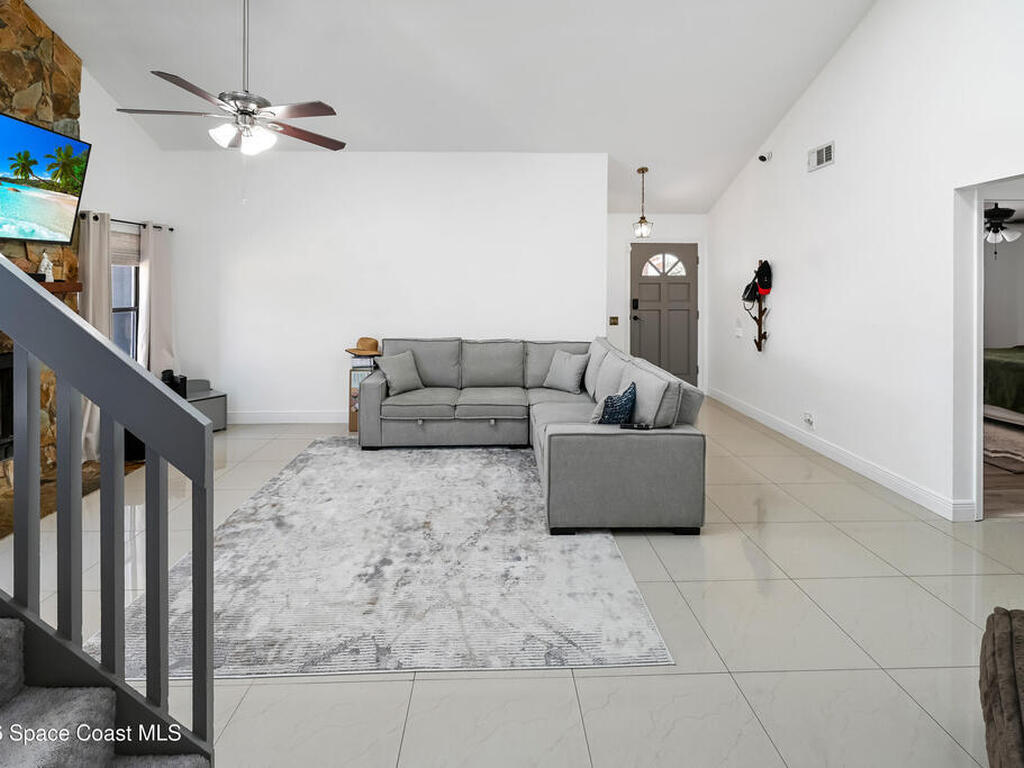 1060 Mina Avenue, Palm Bay, FL 32907