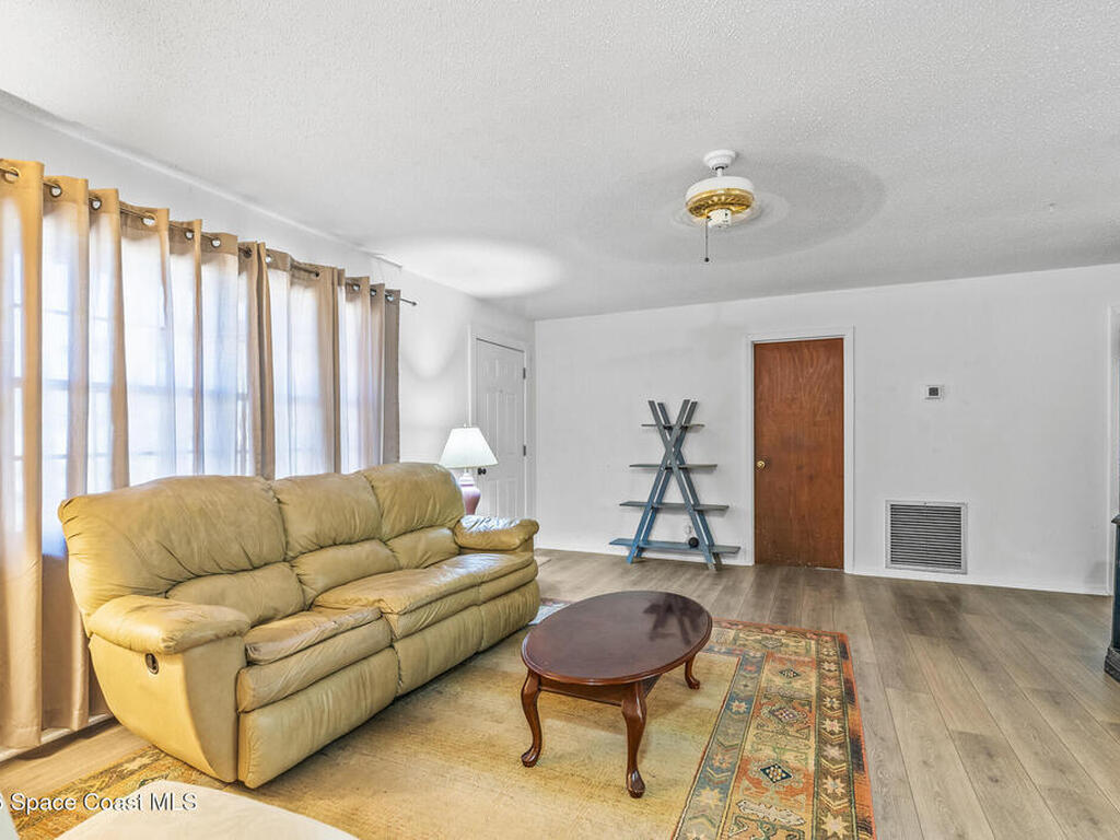 1134 37th Avenue, Vero Beach, FL 32968