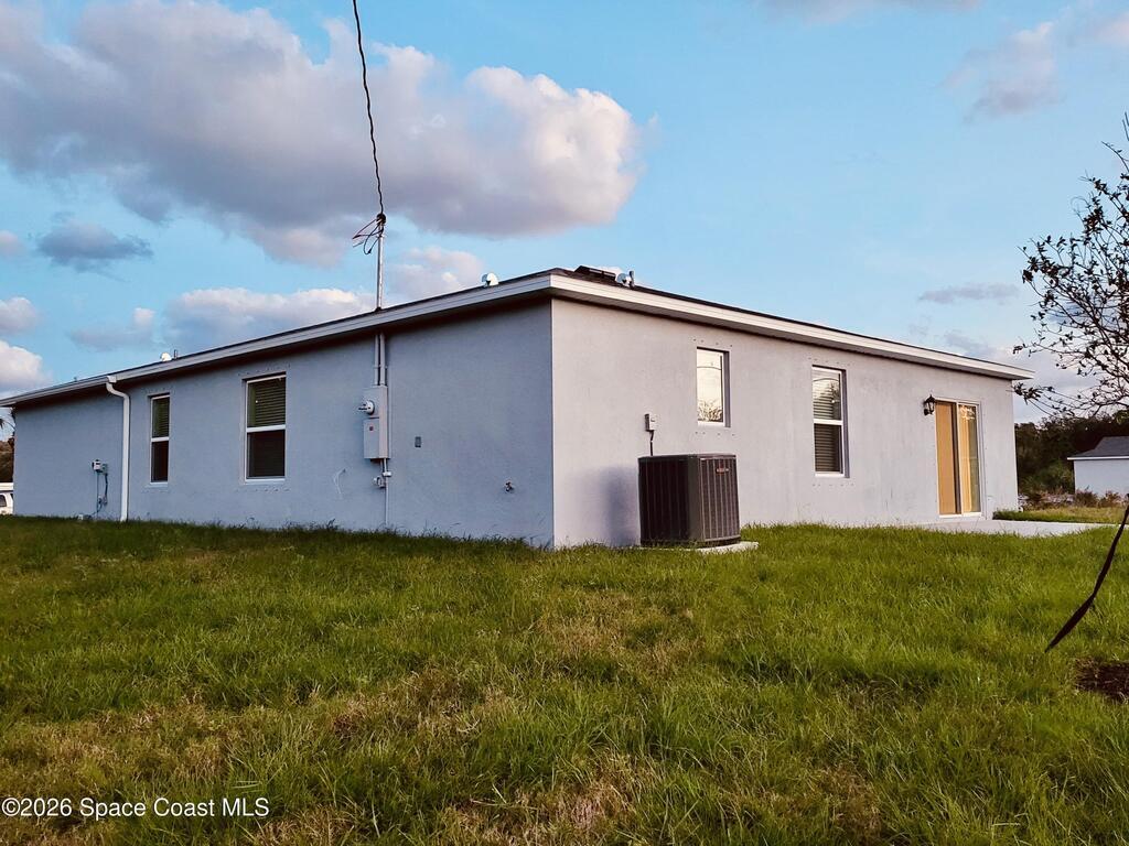 8975 102nd Avenue, Vero Beach, FL 32967