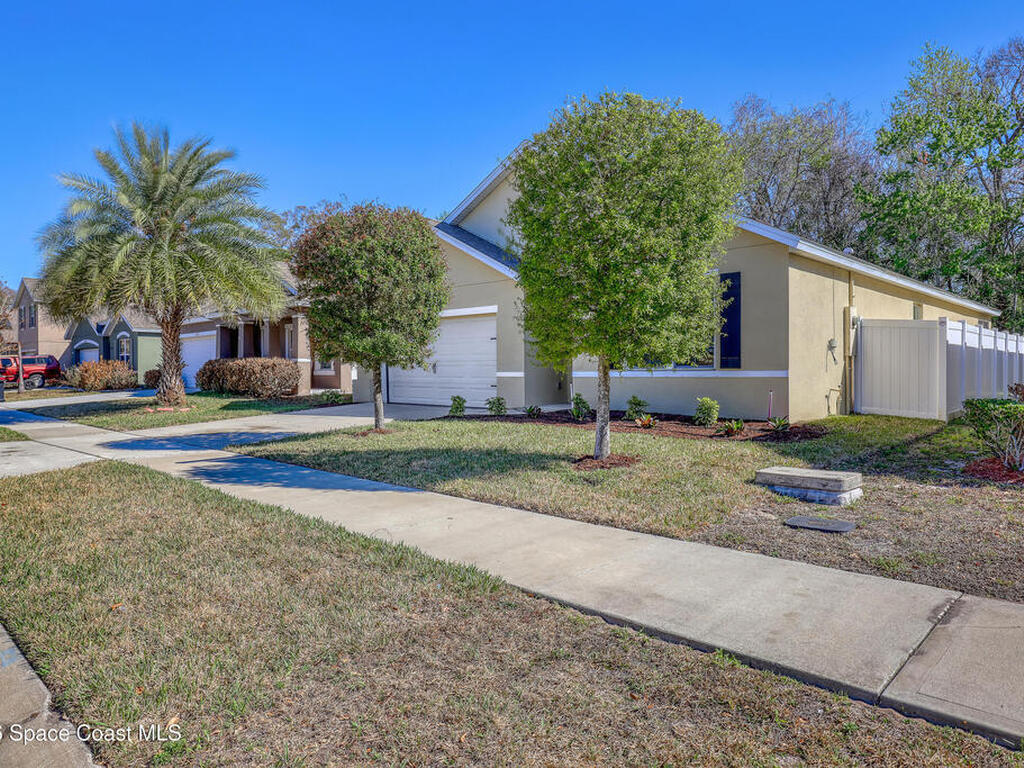 2605 Falcon Lane, Mims, FL 32754