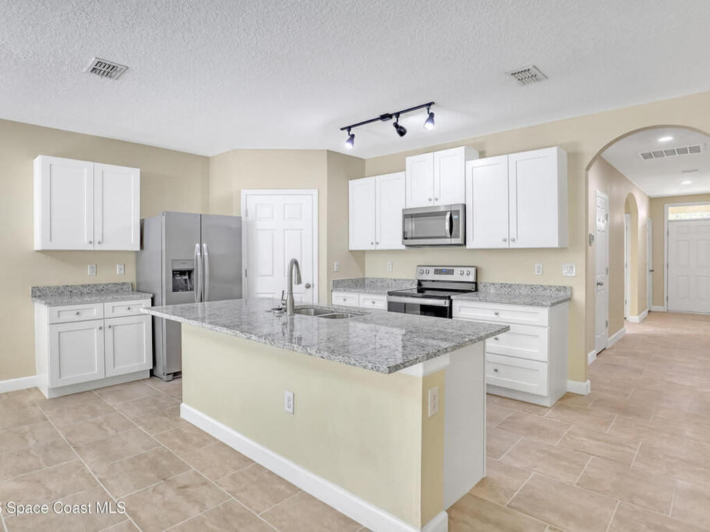 2605 Falcon Lane, Mims, FL 32754