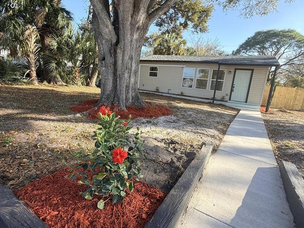 6948 Dartmouth Avenue, St. Petersburg, FL 33710