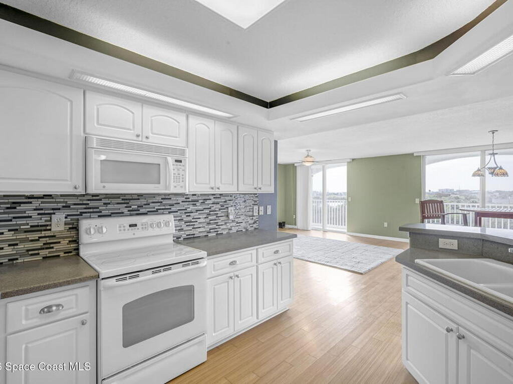 800 Del Rio Way, Merritt Island, FL 32953