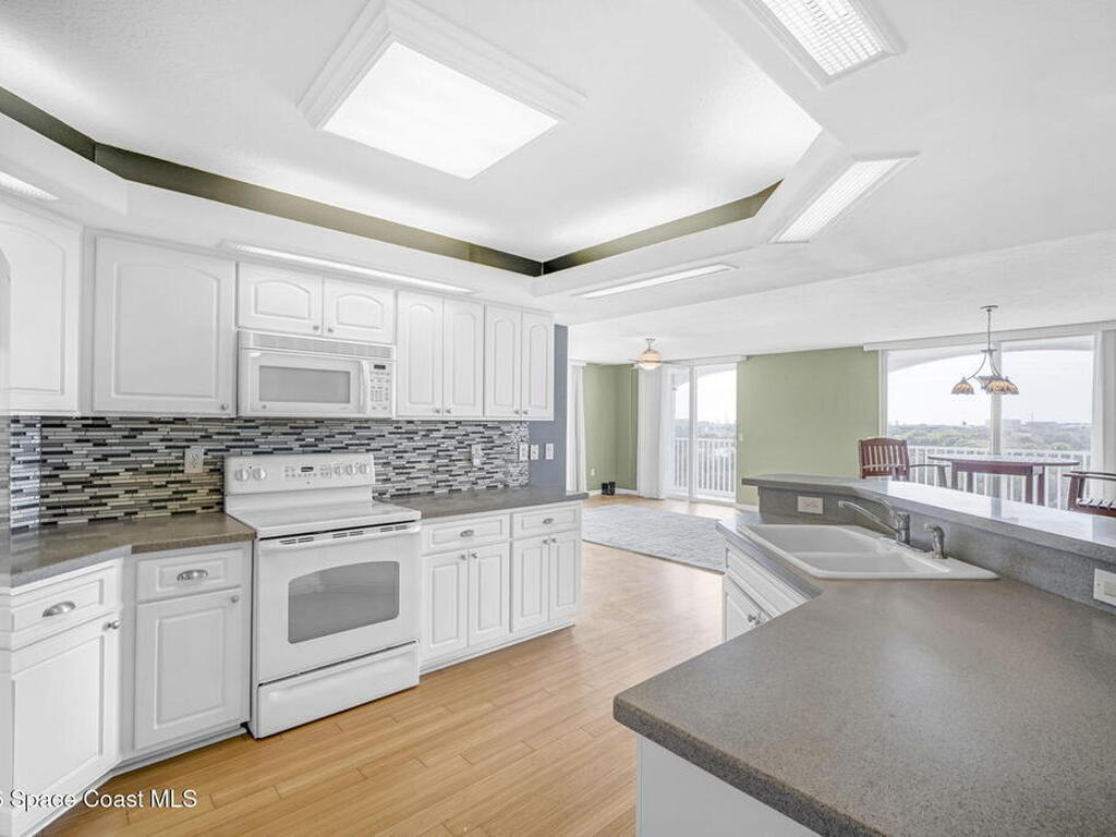 800 Del Rio Way, Merritt Island, FL 32953