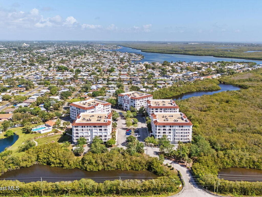 800 Del Rio Way, Merritt Island, FL 32953