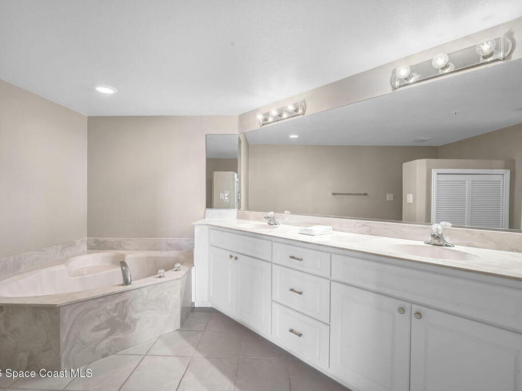 800 Del Rio Way, Merritt Island, FL 32953